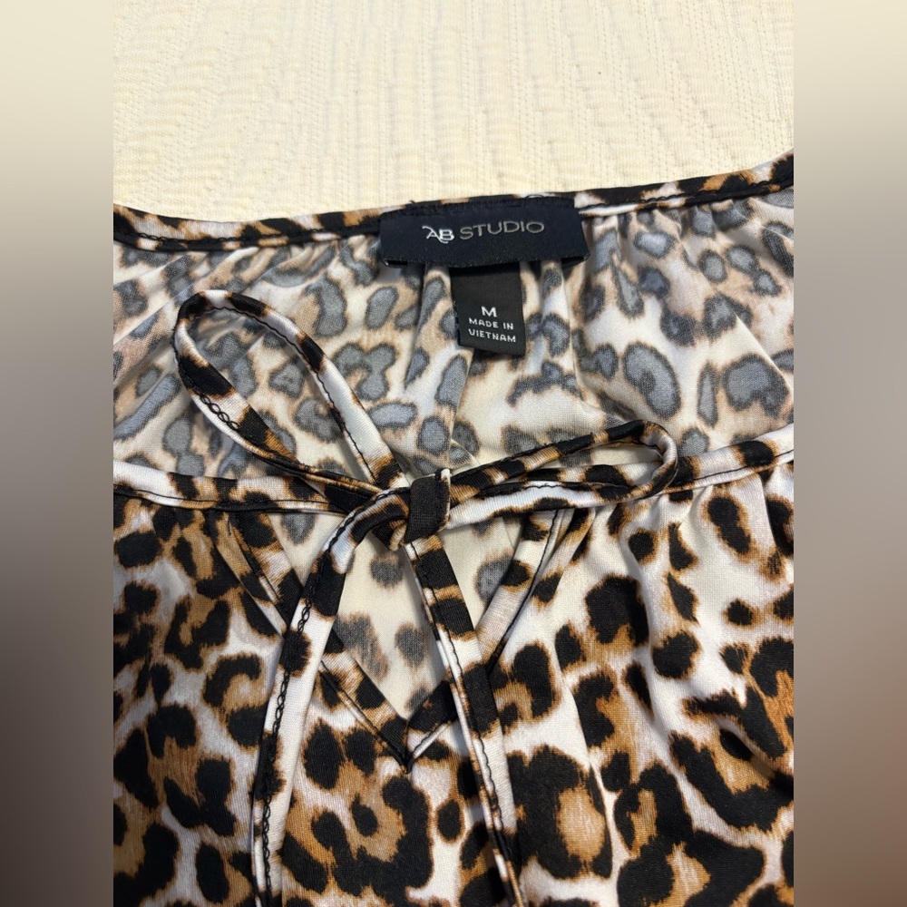 AB Studio Short Flutter Sleeve Leopard Print Top - Picture 5 of 7